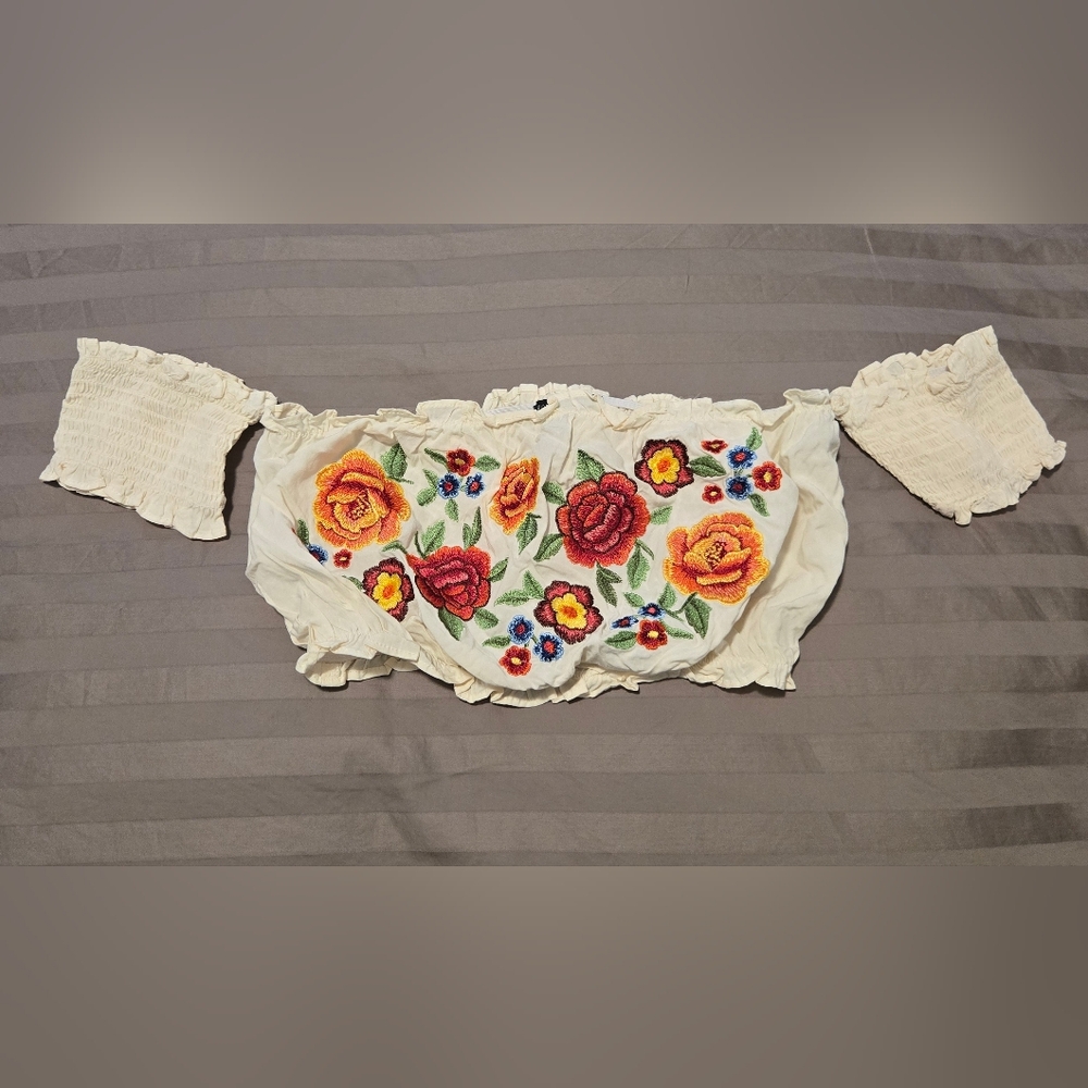 Forever 21 Cream Floral Embroidered Off-the-Shoulder Crop Top. Size M.